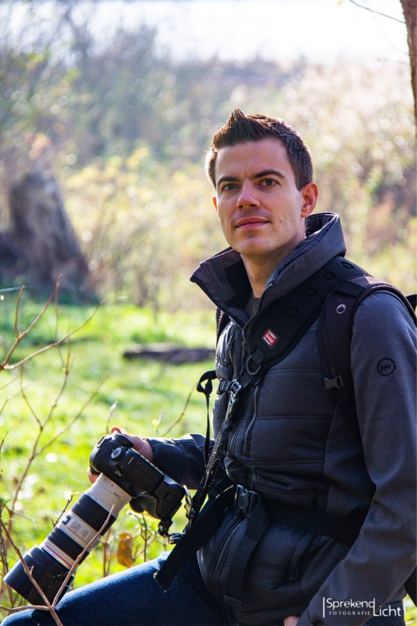 Jan-Willem Baggerman met camera in het veld