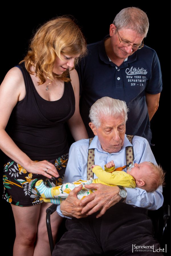Drie generaties samen in de studio